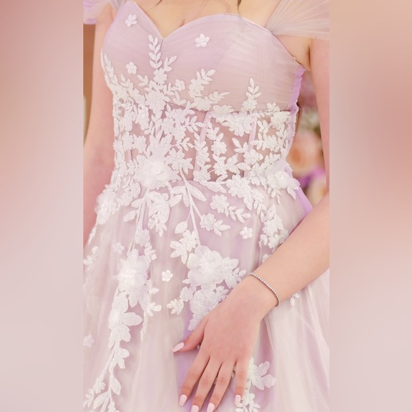 Prom dress - Picture 2 of 5